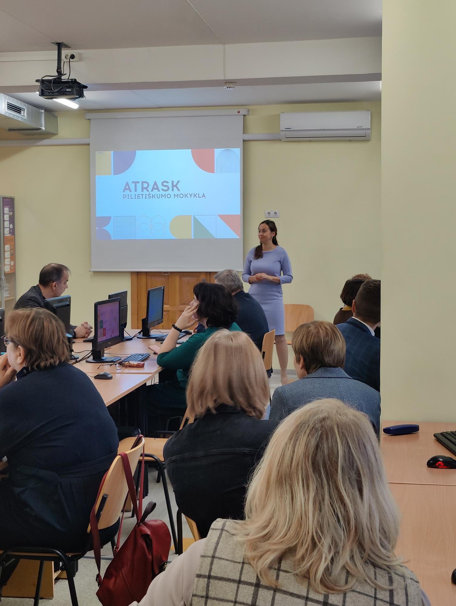 į "Vyturio" progimnaziją rinkosi miesto istorijos mokytojai.